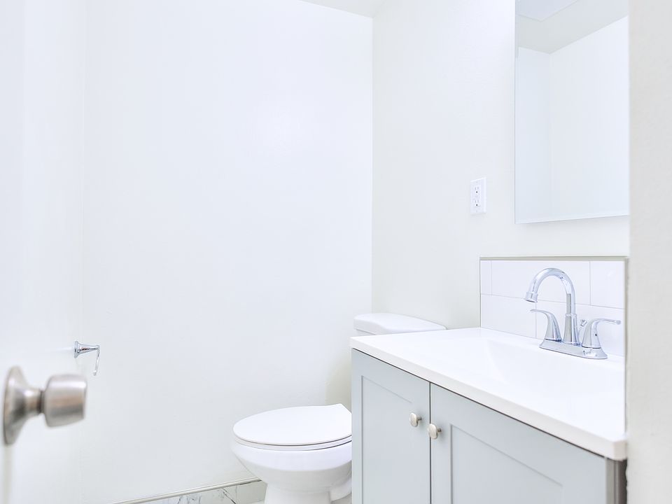 Level 1 Half Bathroom