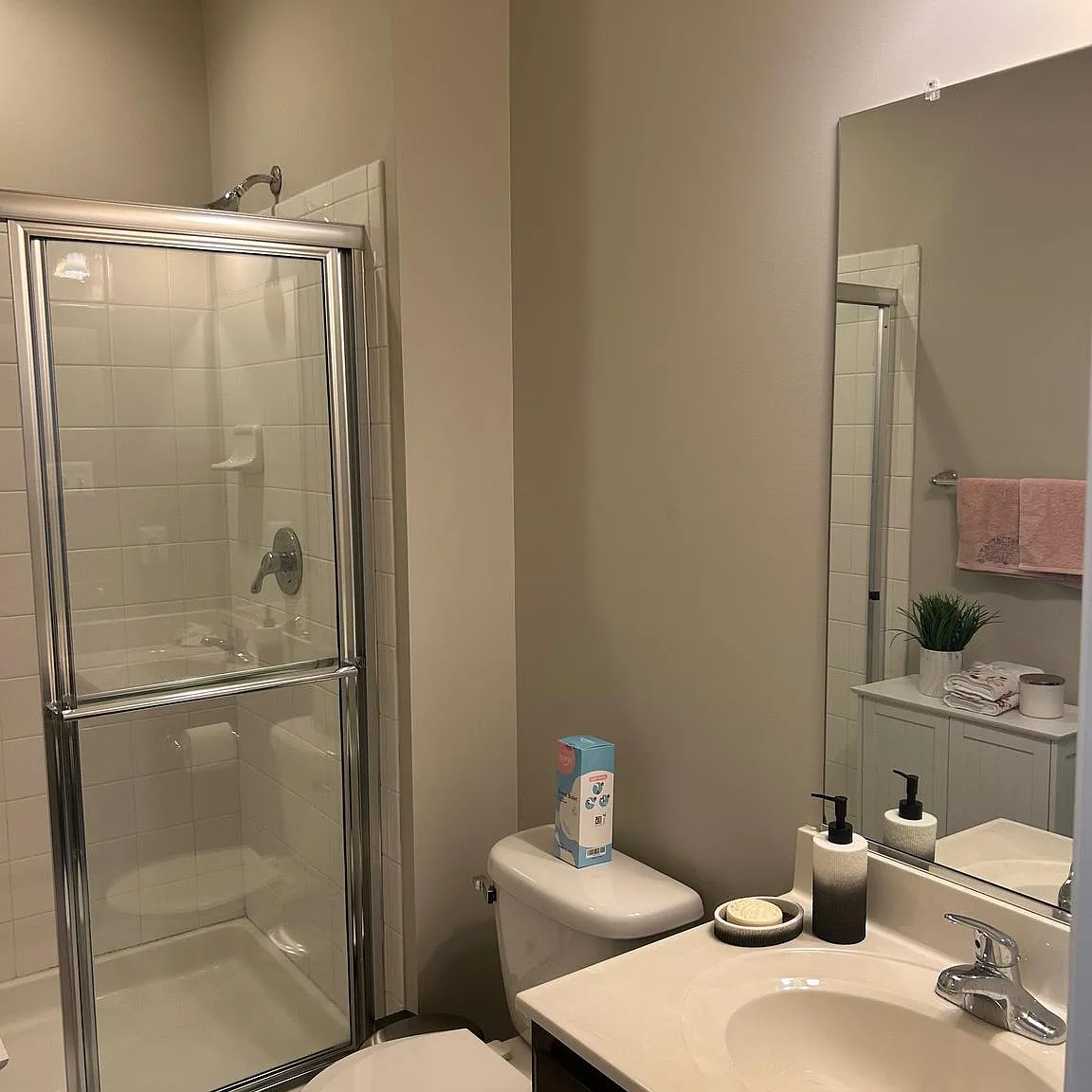 4 bed, 3.5 bath, 2412 sqft, $2,800 — Photo 3