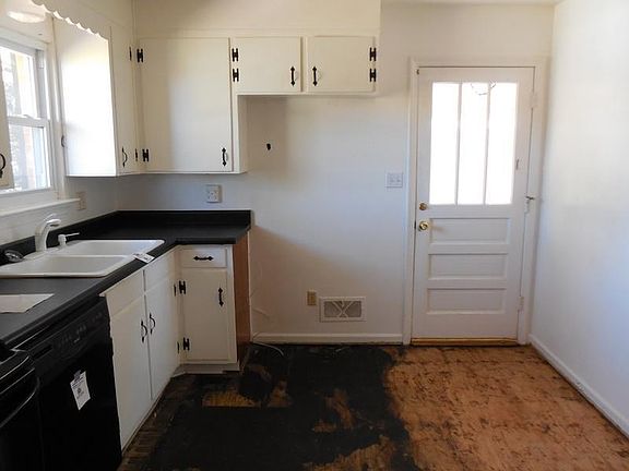 5th image of 614 E Augusta Ave