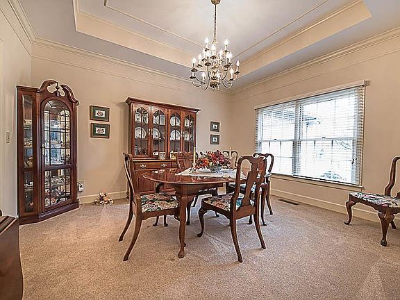 3rd image of 102 Oak Hill Dr