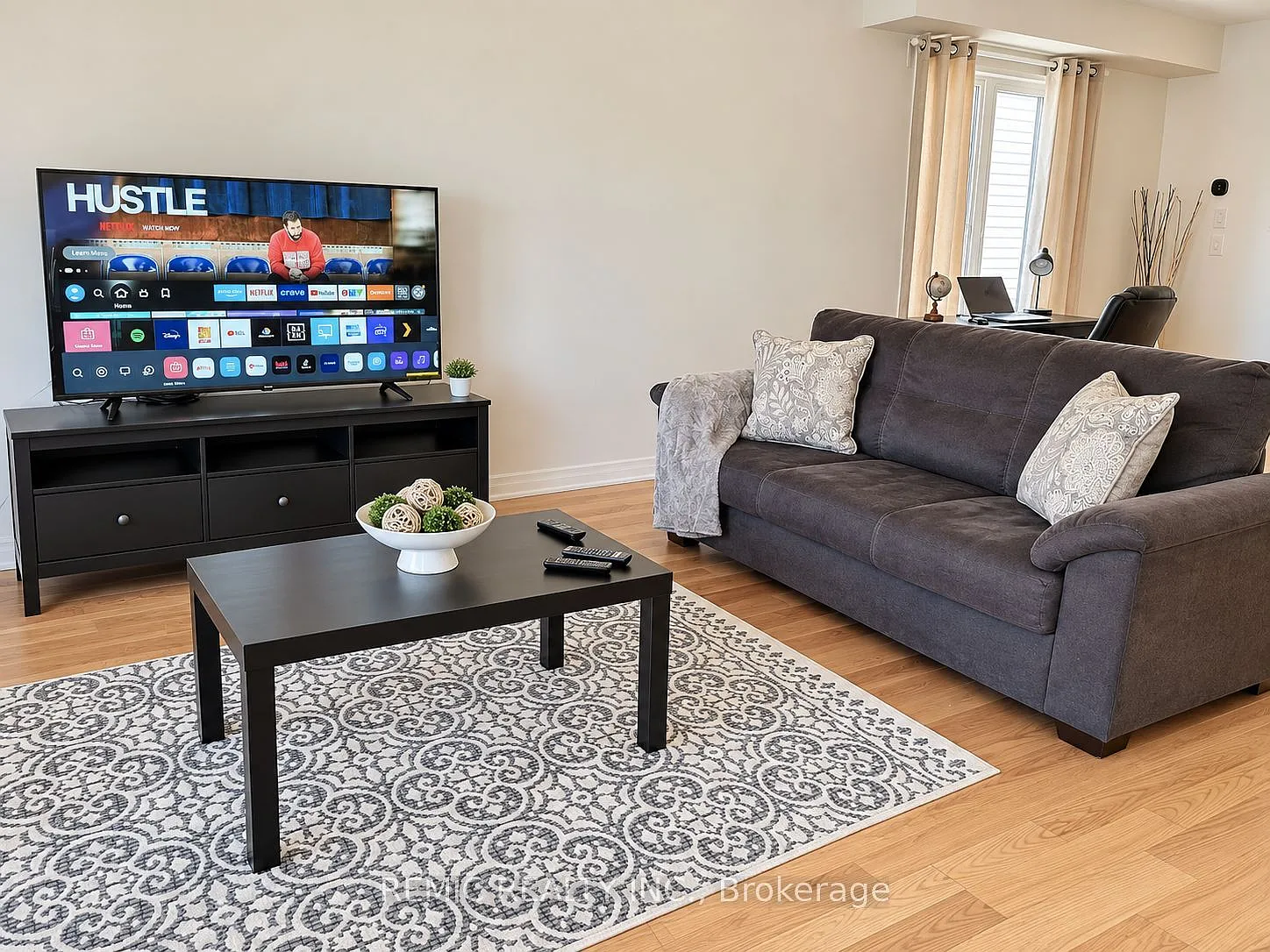 4 bed, $3,600 — Photo 2