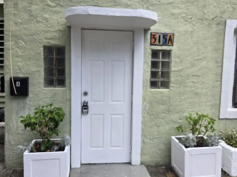 315 Pine Ter — Photo 1