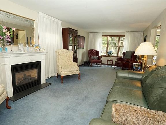 4th image of 38 Evanston Pl