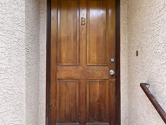 3rd image of 123 N Marguerita Ave #B