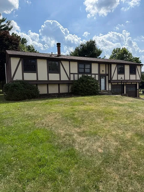 4 bed, 2.5 bath, 1800 sqft, $2,600 — Photo 3
