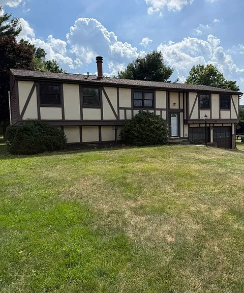402 Woodcock Dr — Photo 3