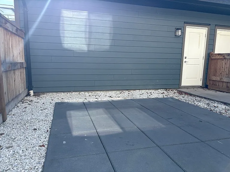 1025 Stockwell Ave #3 — Photo 15