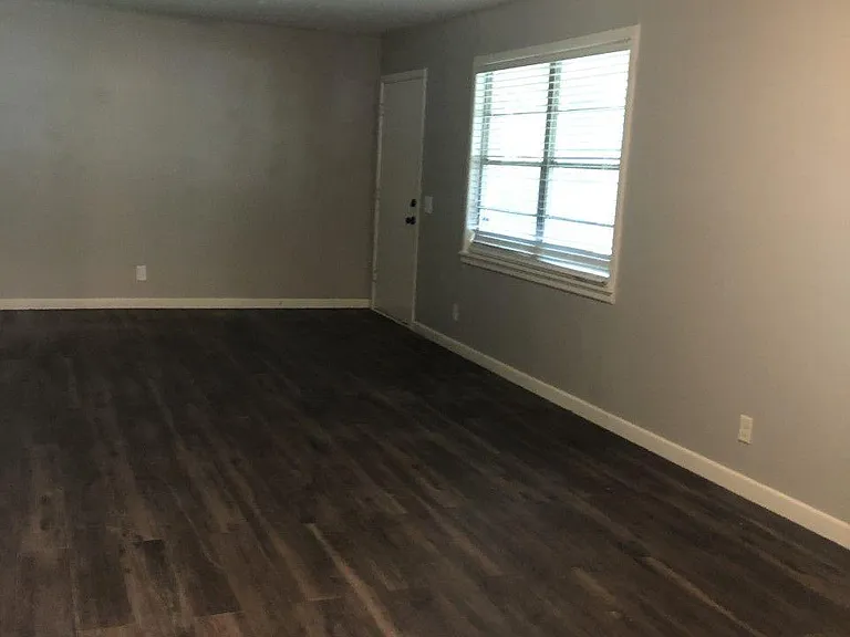 1208 Wildbriar Dr — Photo 2