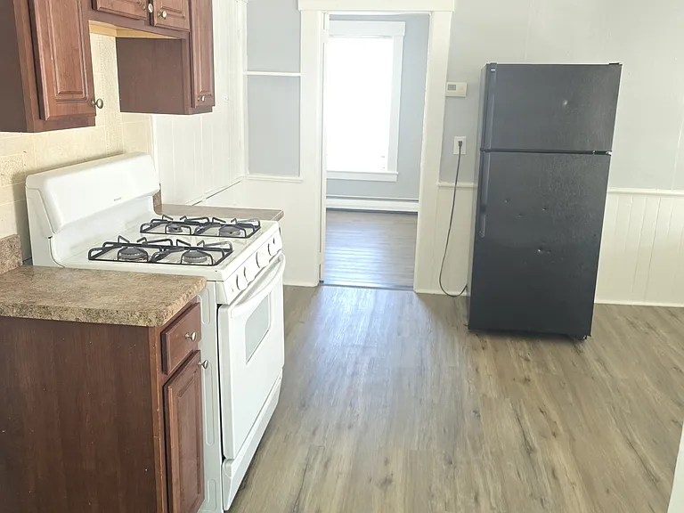 497 Maple St #1/2 — Photo 2