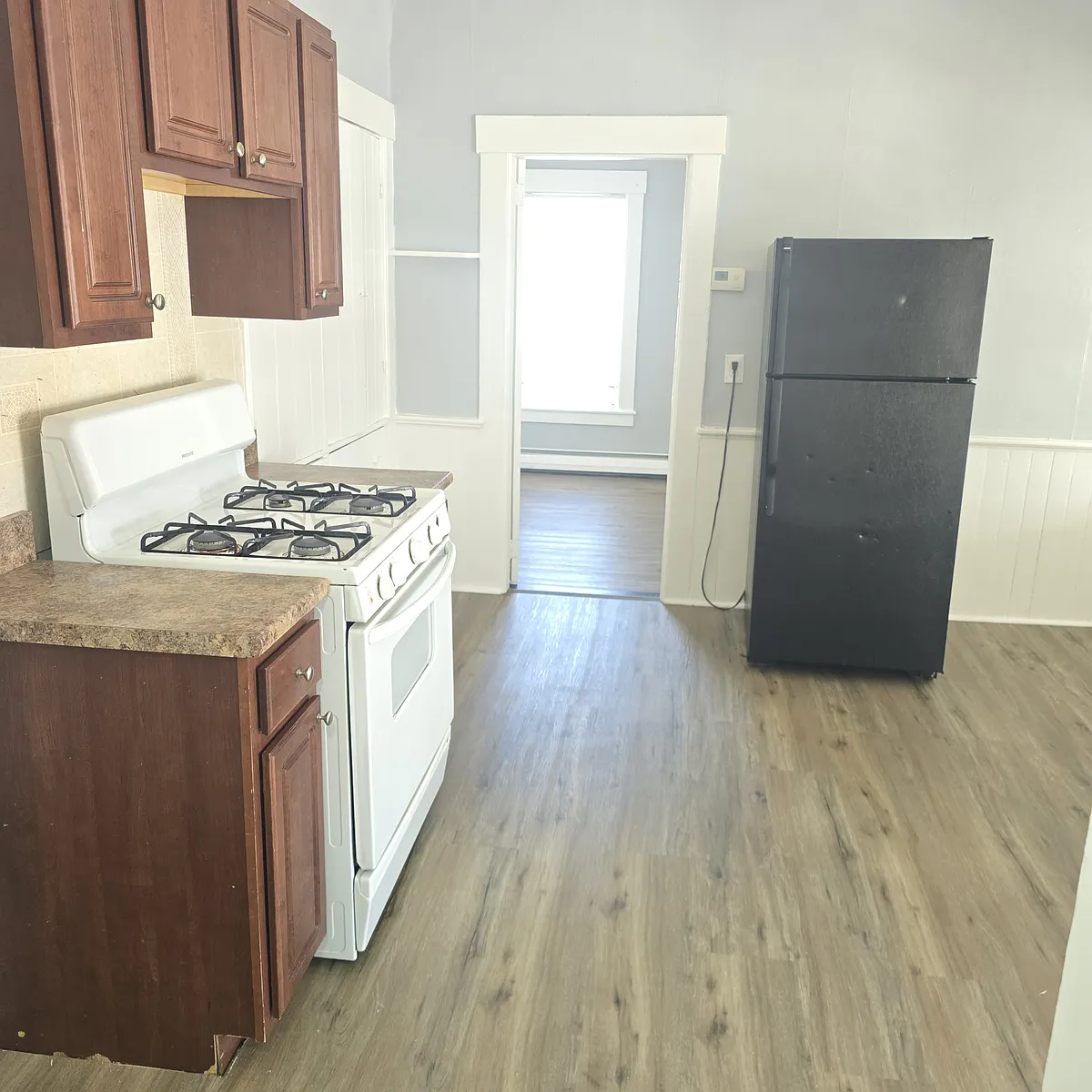 Building Photo - 497 Maple St #1/2