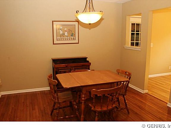 4th image of 33 Waterford Way