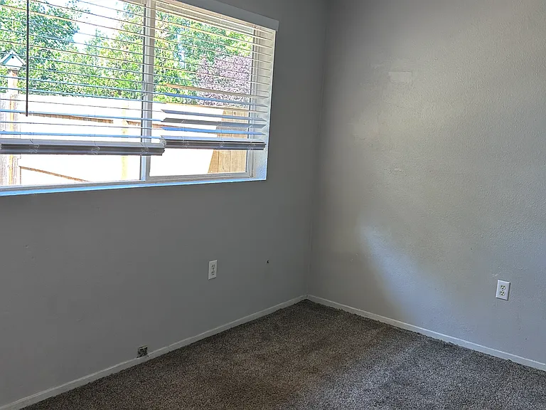 98 N Main St — Photo 12