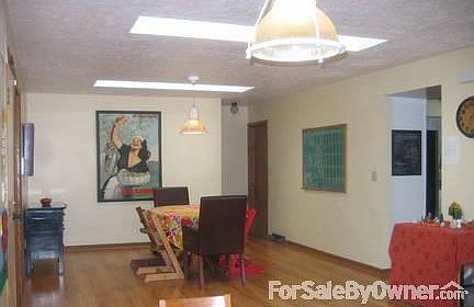 Dining room
						:
						Spacious with 2 large skylights.