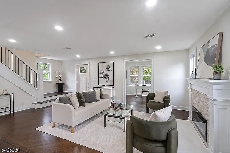 4 bed, 2.5 bath, $4,995 — Photo 2