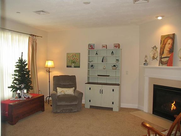 5th image of 200 Roger Williams Ave Unit 413
