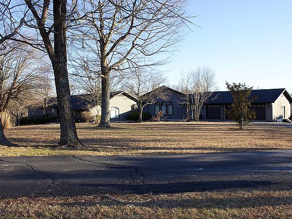 3rd image of 125 Thoroughbred Ln