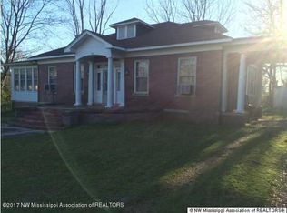 309 S Main St, Como, MS 38619