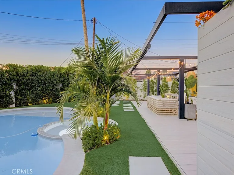8161 Encino Ave — Photo 61
