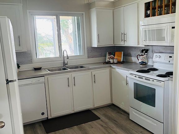 3rd image of 180 Bimini Cay Cir #180