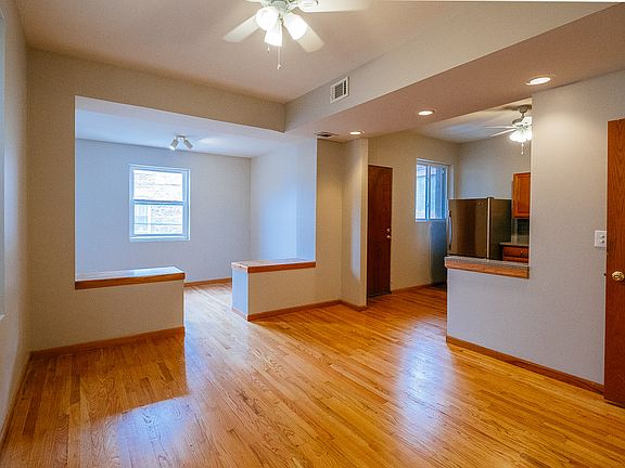 5th image of 1052 N Oakley Blvd APT 2