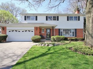 1340 Bonnie Glen Ln, Glenview, IL 60025