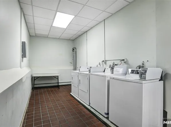 280 Undercliff Avenue image 21 of 23