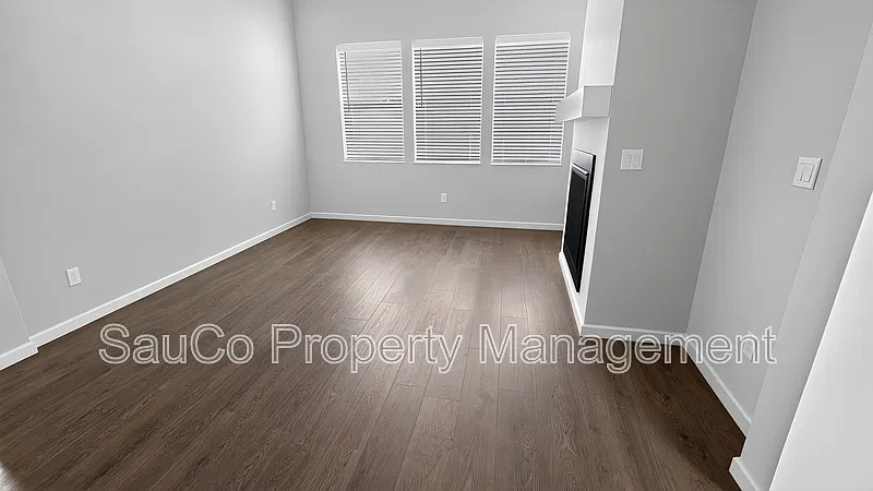 3 bed, 2.5 bath, 2391 sqft, $2,995 — Photo 2