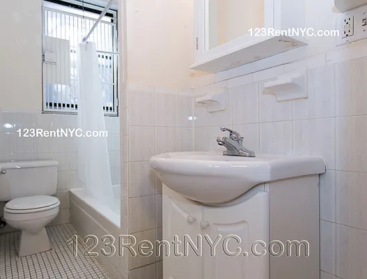 Rented by Chartwell Manhattan Realty | media 4