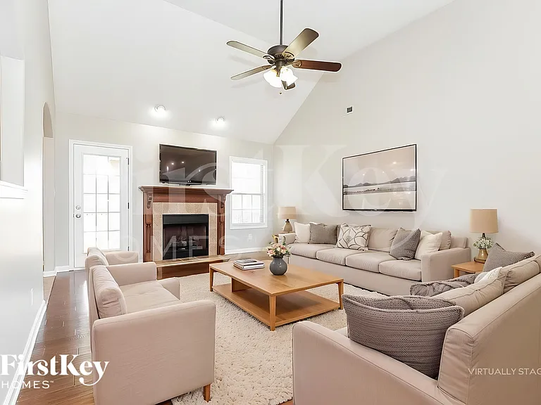1458 Raven Rd — Photo 3