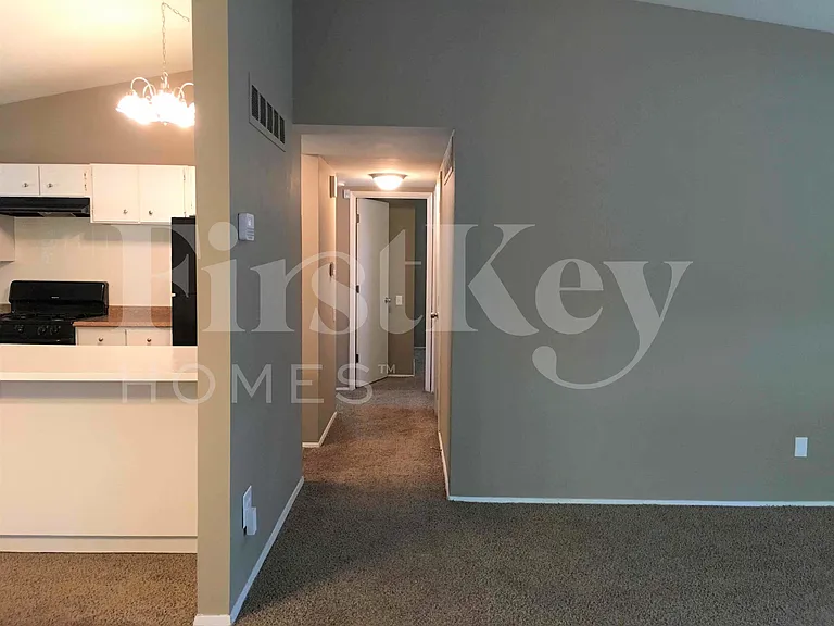 2560 Pheasant Dr — Photo 3