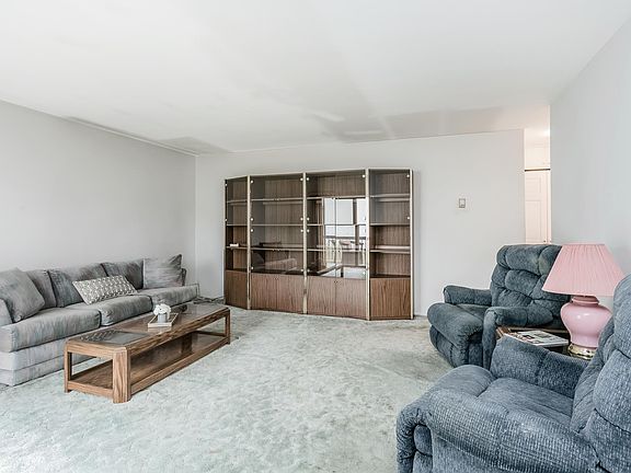 2nd image of 53 Richmond Blvd