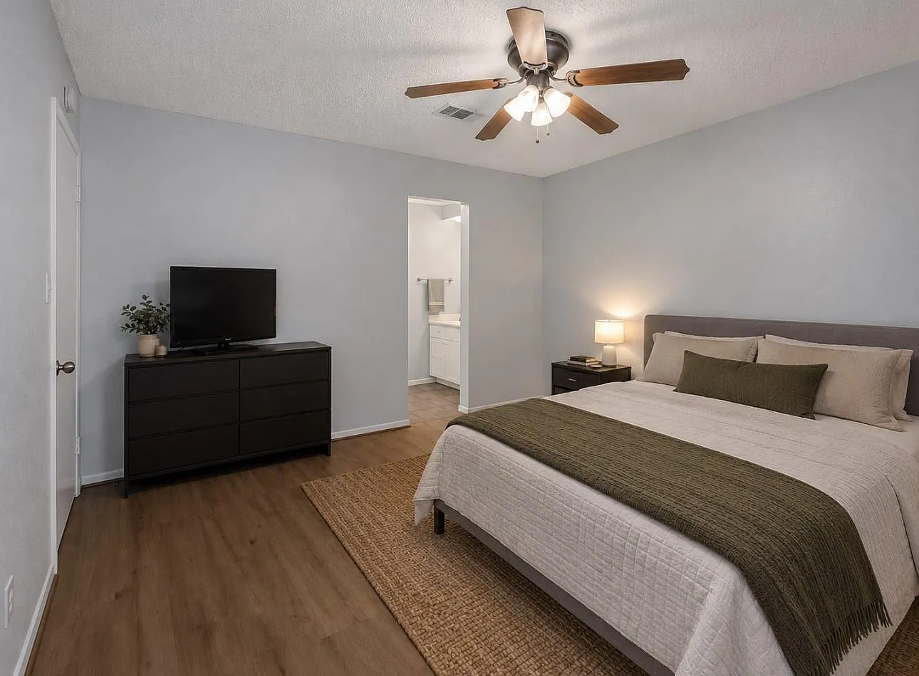 2 bed, 1.5 bath, 1056 sqft, $1,399 — Photo 4