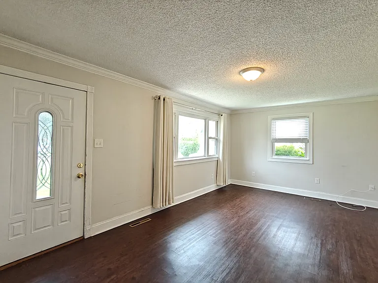 444 Colonial Rd — Photo 10