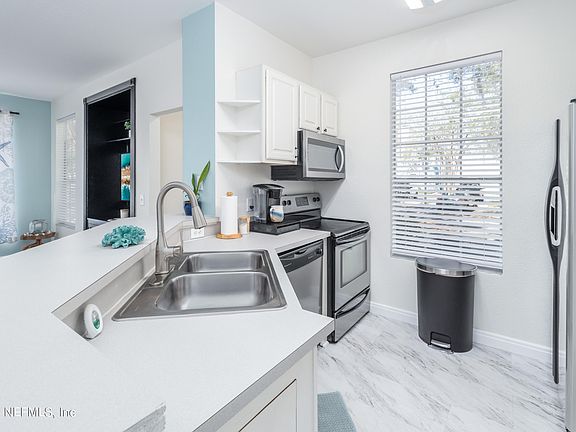 3rd image of 13703 RICHMOND PARK Drive #2302