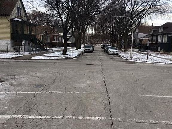 5th image of 2058 W 67th Pl
