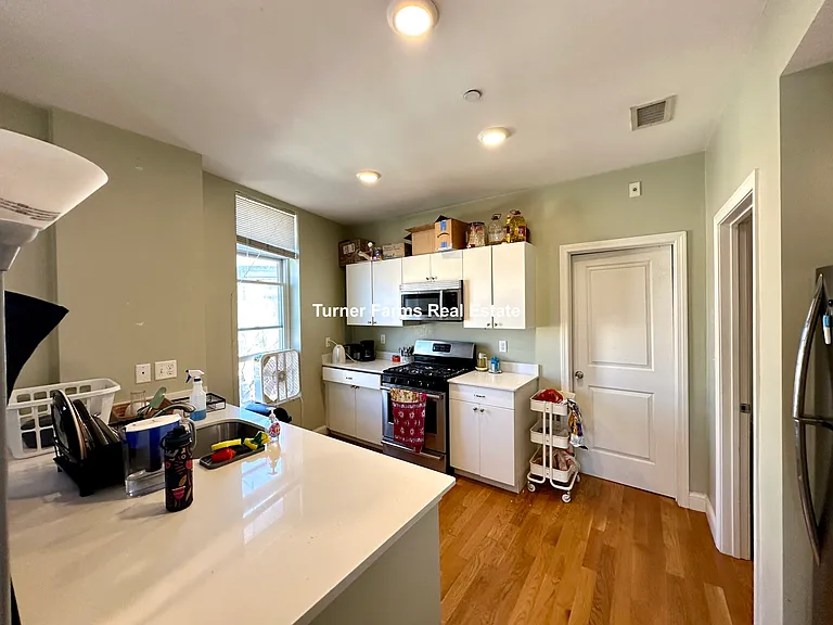 10 Roxbury St #5A — Photo 6