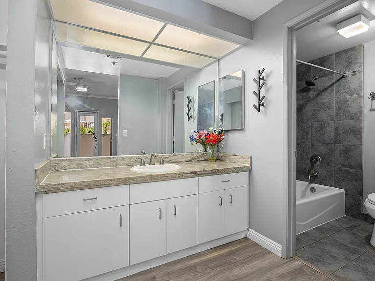 620 State St #123 — Photo 27
