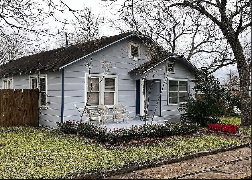 2nd image of 112 S Live Oak St