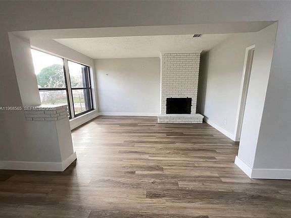3rd image of 941 Jann Ave