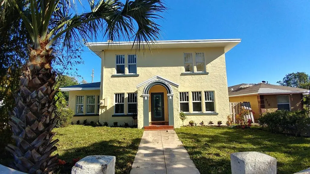 719 14th St — Photo 1