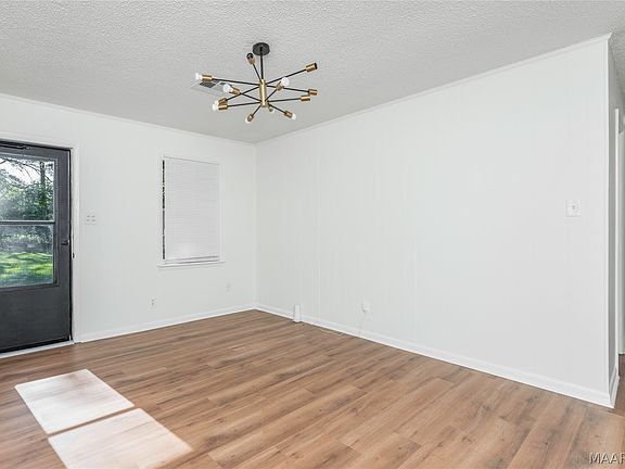 4th image of 6204 Hinchcliff Rd