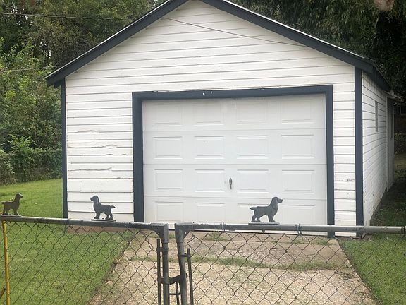3rd image of 1124 Carverdale Dr