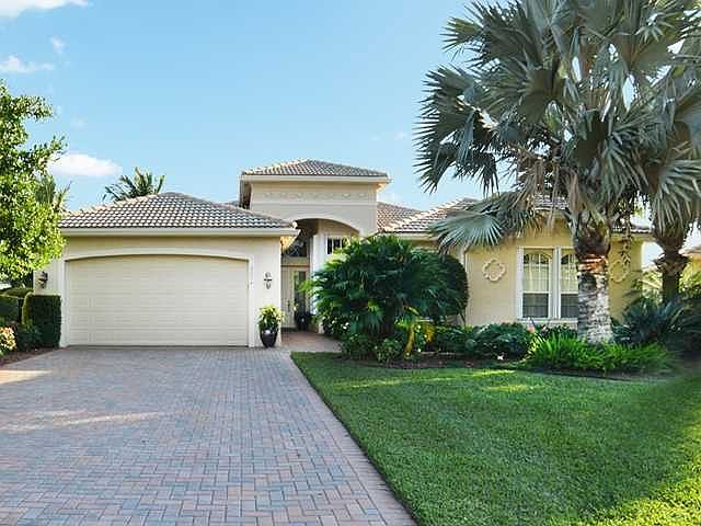 Home For Sale In Valencia Palms