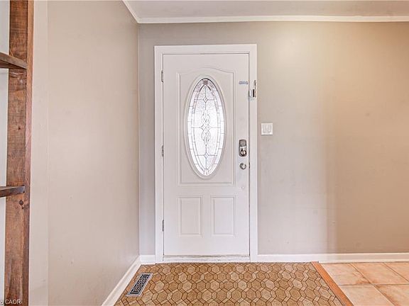 5th image of 8 Sanford Cres