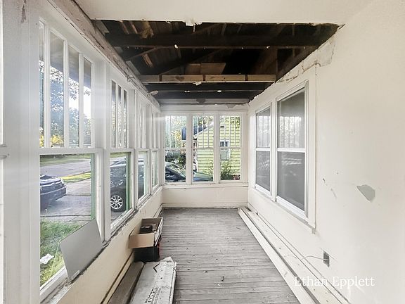 3rd image of 2405 Howden St