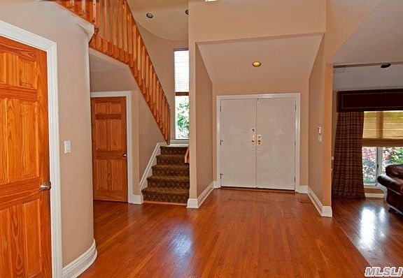 4th image of 10 Parkview Dr