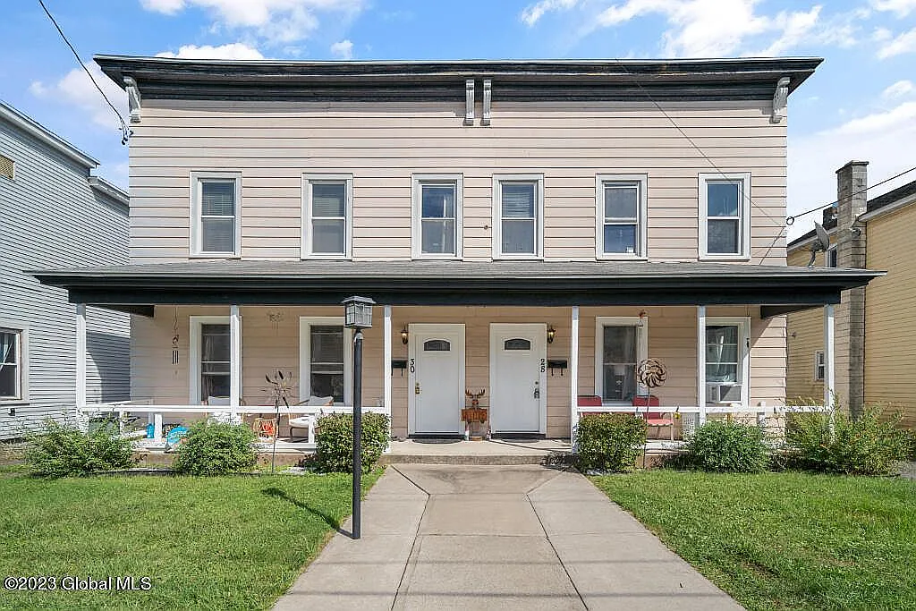 3 bed, $1,600 — Photo 1