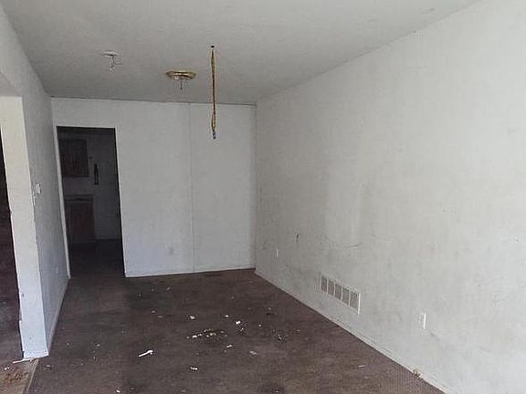 4th image of 735 E 10th St
