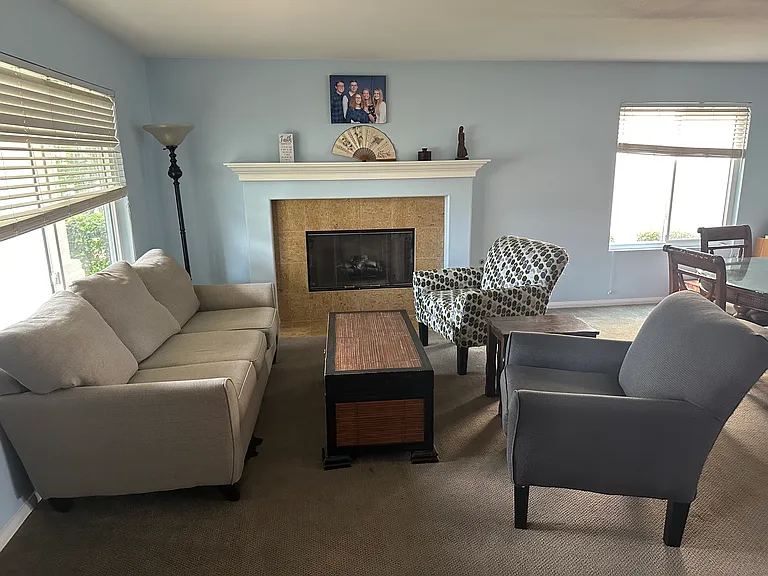 405 Lexington Cir — Photo 2