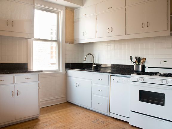 3rd image of 4832 N Claremont Ave #2